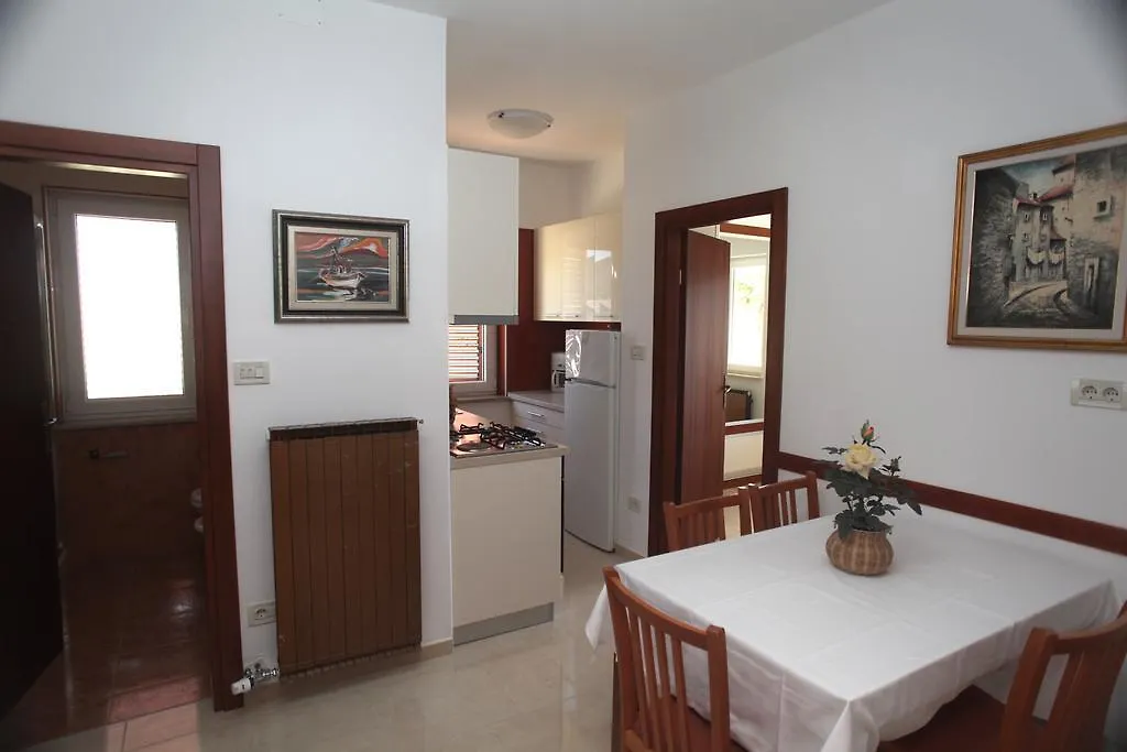 Cres Sucic Apartments