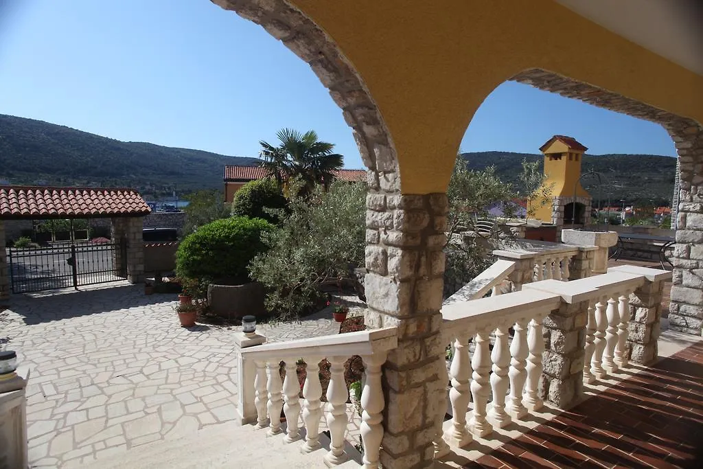 Cres Sucic Apartments
